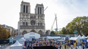 La nueva aguja de Notre Dame empieza a despuntar en París