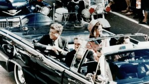 El día que asesinaron a Kennedy minuto a minuto: Jackie, Zapruder, las 3 balas, Oswald y la actividad en el hospital