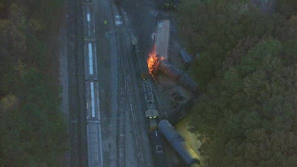 El descarrilamiento de un tren desató un voraz incendio en Atlanta (VIDEO)