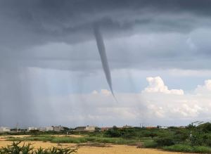 Captaron tromba marina en Punto Fijo tras fuertes lluvias este #1Nov (Videos)