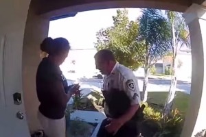 Niño llamó al 911 en Florida y cuando el policía llegó a su casa lo conmovió con su respuesta (VIDEO)
