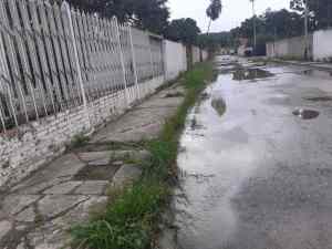 En El Ujano de Barquisimeto tienen años con derrames de aguas blancas… y en los grifos de las casas no sale ni aire
