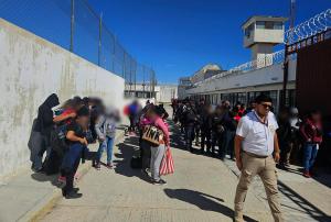 Hallaron a 123 migrantes encerrados en un tráiler en México: 34 son menores de edad