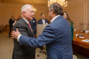 Petro y Uribe se reunieron para discutir la reforma de salud en Colombia