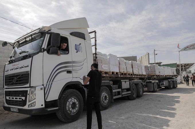 Entra primer camión de combustible en Gaza desde inicio de guerra entre Israel y Hamás