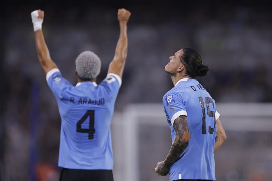 Uruguay asestó un “Bombonerazo” y acabó con el invicto del campeón mundial