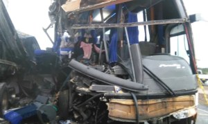 Más de 20 heridos en Lima por choque de autobuses de transporte público