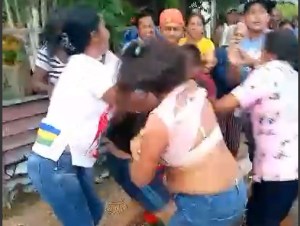 Anzoátegui: Se cayeron a “Mamo-nazos” por las bolsas Clap (VIDEO)