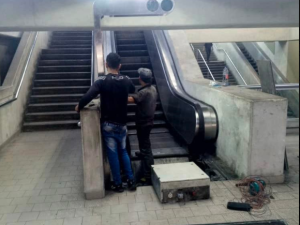 Solo en Venezuela: Metro de Caracas celebra que por fin arregló unas cuantas escaleras eléctricas