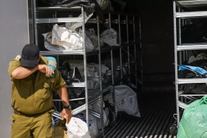 Arqueólogos israelíes ayudan a identificar restos de fallecidos en ataque de Hamás