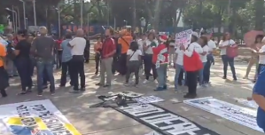 Trabajadores, pensionados y jubilados protestan en el centro de Caracas para exigir aumento salarial este #9Nov