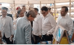 Petro visitó la feria del libro antes de su encuentro con Maduro (VIDEO)