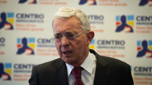 Álvaro Uribe responde a los argumentos a favor de la legalización de la marihuana en Colombia