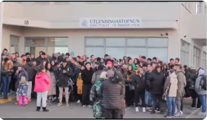 Venezolanos protestaron en Islandia tras deportaciones (Video)