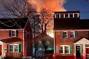 EN VIDEO: La impactante explosión de una casa en Virginia mientras la policía ejecutaba una orden de registro