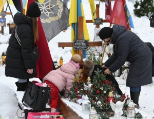 La noble lucha de los ucranianos para que San Nicolás traiga regalos a los niños afectados por la guerra