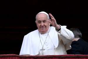 El papa Francisco defendió las bendiciones a parejas homosexuales