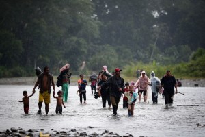 Adolescentes venezolanos viajan solos por la selva del Darién, reveló especialista de Unicef