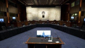 Pillaron a un empleado del Senado de EEUU filmando porno gay en la sala de audiencias