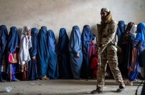 El radical método talibán para “proteger” a las mujeres de la violencia de género en Afganistán