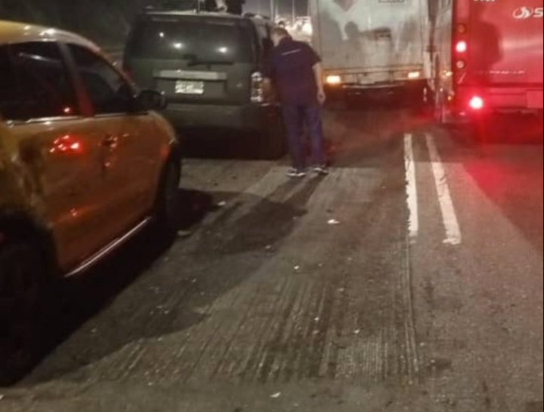 VIDEO evidenció escarificaciones del asfalto en el lugar de la tragedia en la autopista GMA