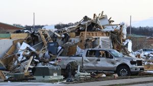 IMÁGENES FUERTES: Hombre de 25 años sobrevive a tornado en Tennese