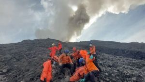 VIDEOS: así fue la erupción del volcán Merapi que dejó 22 alpinistas muertos en Indonesia