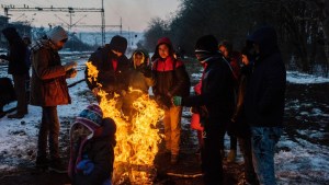 Chicago enfrenta crisis humanitaria por llegada de miles de migrantes en el invierno, muchos son venezolanos
