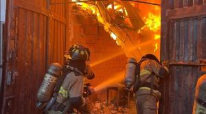 Reportaron voraz incendio en una fábrica al sur de Bogotá (Videos)