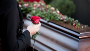 “El mundo es mejor sin ti”: Mujer en Míchigan reveló el comportamiento violento y cruel de su madre en un obituario