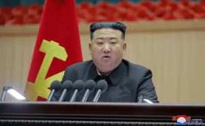 Kim Jong-un ordenó a su Ejército acelerar los preparativos de guerra y aumenta la tensión con Occidente