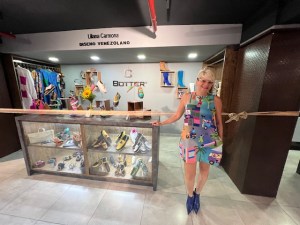 Diseñadora Liliana Carmona inaugura showroom en la ciudad de Valencia