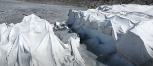 ¿Cómo funcionan y cuánto cuestan las mantas térmicas usadas por el chavismo en el glaciar Humboldt?