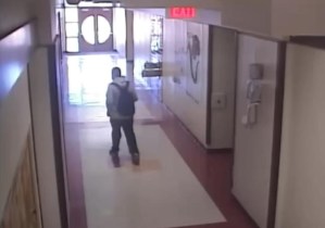 Captan en VIDEO el momento en que estudiante ataca a una maestra antes de violarla en Las Vegas