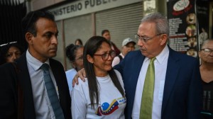 El desconsuelo de la madre de John Álvarez al ver que su hijo no salió con los presos políticos