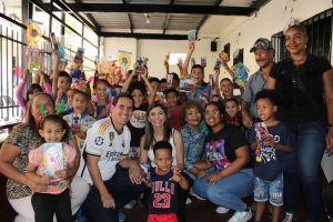 Fotos: más de 500 niños han recibido juguetes en Baruta por parte del concejal Luis Aguilar