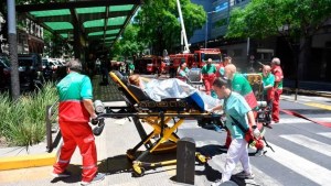 Intentó huir por las escaleras, pero no resistió: venezolana, la única víctima en el incendio de edificio en Argentina