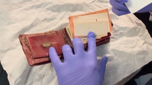 “Portal al pasado”: la historia de la billetera extraviada que fue hallada 65 años después en Atlanta