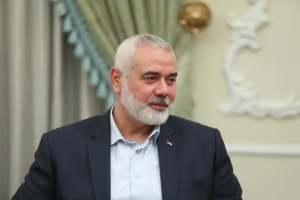 El jefe del grupo de terroristas Hamás llegó a Egipto para abordar una posible tregua