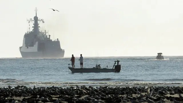 China afirma que acciones de guardacostas contra barcos filipinos fueron “profesionales”