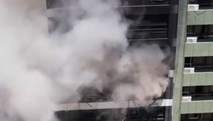 Personas quedaron atrapadas dentro del incendio en el edificio del Ministerio de Trabajo en Argentina