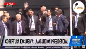 Jair Bolsonaro saludó a los presentes en la asunción del presidente Javier Milei (VIDEO)