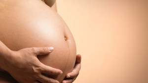¿La forma de la línea alba de una embarazada puede predecir el sexo del bebé?