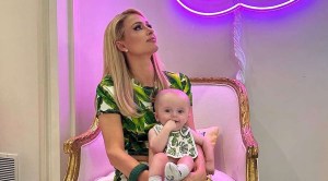 Paris Hilton reveló por qué no cambió el pañal a su hijo durante su primer mes