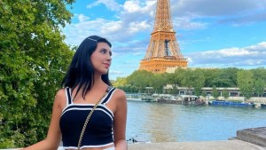 Una joven viajó a París para conocer a un hombre y todo terminó de la peor manera (VIDEO)