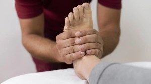 ¿Por qué en ocasiones se duermen los pies o las manos?: preste atención a estos síntomas