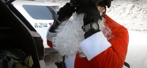 Santa Claus contra el narcotráfico: policía disfrazado atrapa a vendedores de droga en Perú (Video)