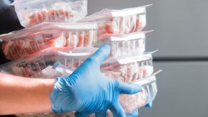 Retiran del mercado en Nueva York productos de carne de res y aves por posible contaminación con mortal bacteria