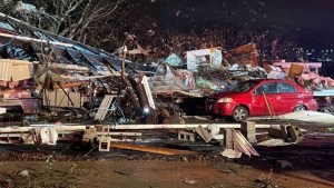Tornados mortales desplazan a cientos de habitantes de Tennessee mientras se recuperan de los estragos