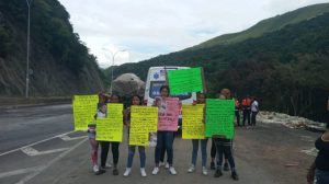 Familiares de desaparecidos protestaron en el lugar de la tragedia de la autopista Gran Mariscal de Ayacucho